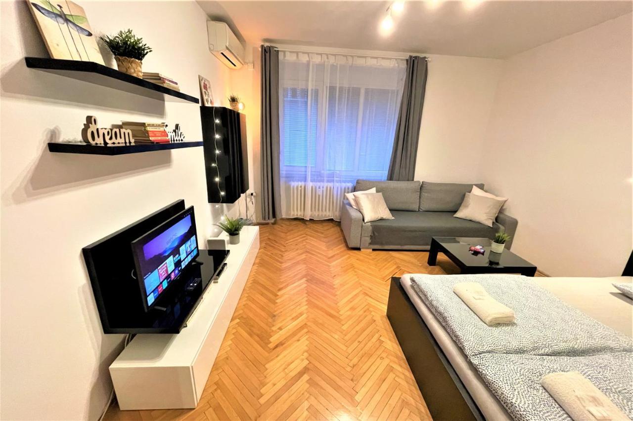Apartment Helen - Old Town, Ac Bratislava Exteriör bild