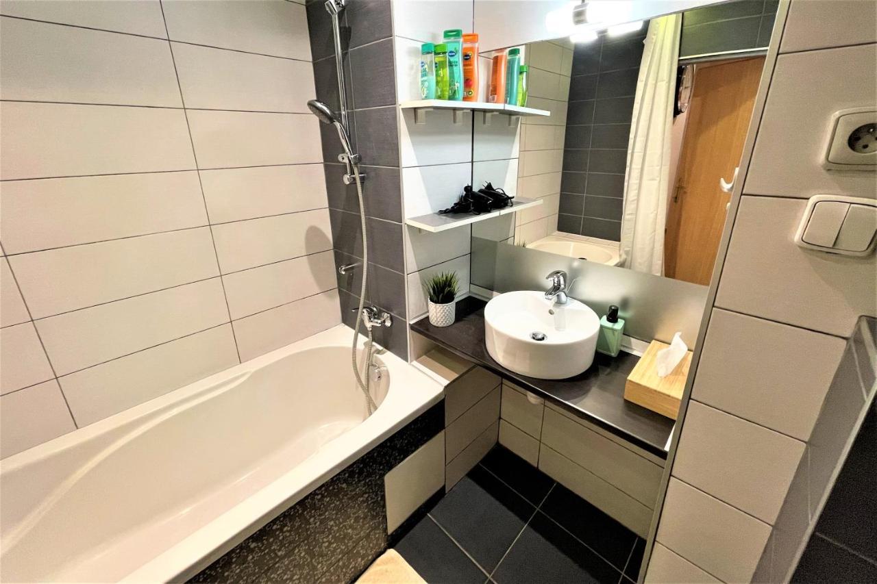 Apartment Helen - Old Town, Ac Bratislava Exteriör bild